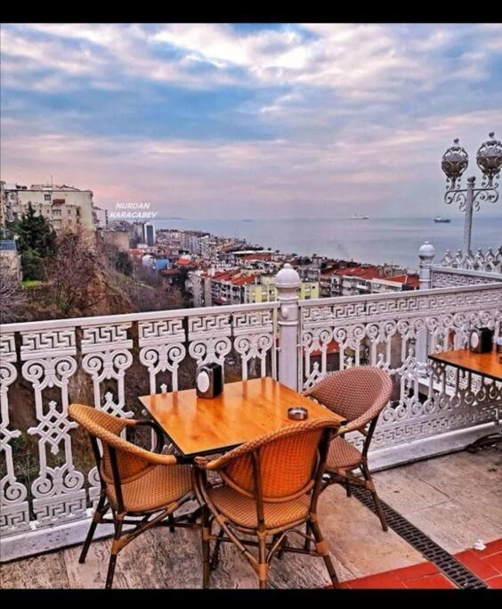 Apartmán 3+1 , Historical Elevator, Warm House Next To Sea İzmir Exteriér fotografie