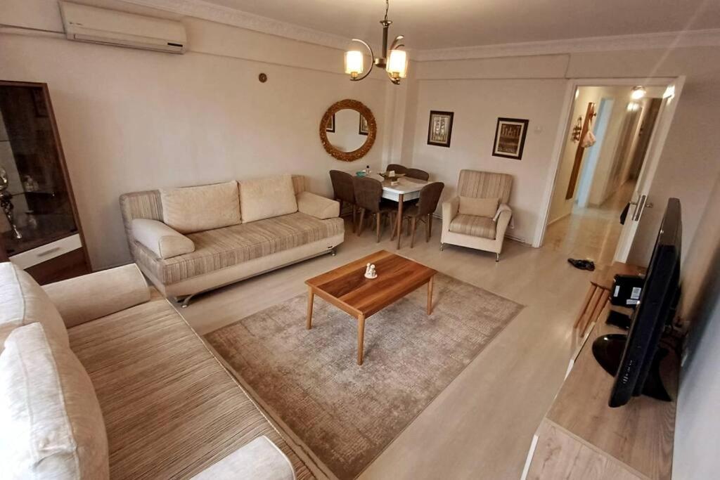 Apartmán 3+1 , Historical Elevator, Warm House Next To Sea İzmir Exteriér fotografie